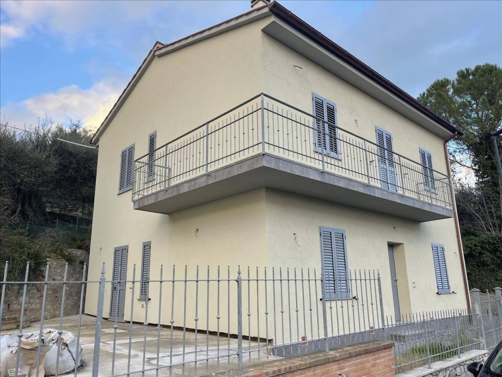 Villa a Castiglione del lago in Via XXV Aprile, 41 - Foto 3