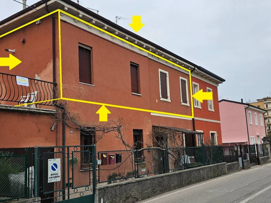 Appartamento a Verona in Via Giulio Camuzzoni - Foto 1