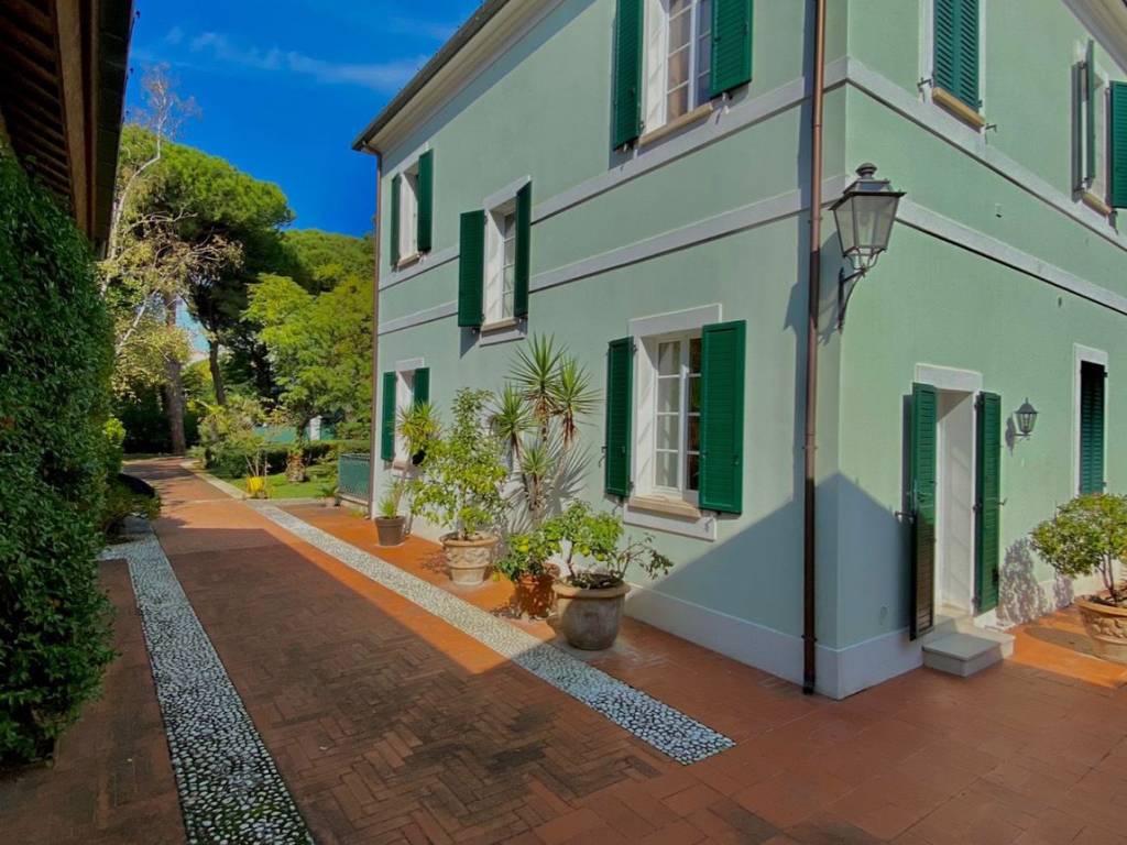Villa a Riccione in Viale Cesare Battisti, 17 - Foto 3