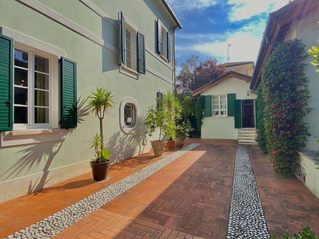 Villa a Riccione in Viale Cesare Battisti, 17 - Foto 4
