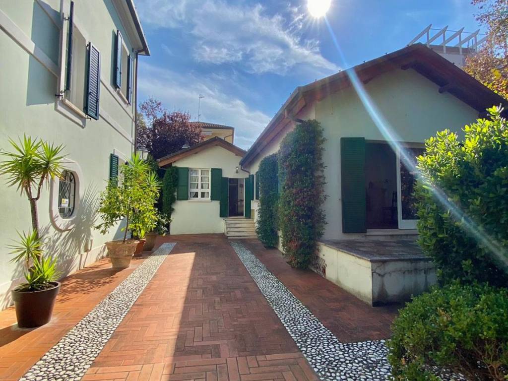 Villa a Riccione in Viale Cesare Battisti, 17 - Foto 5