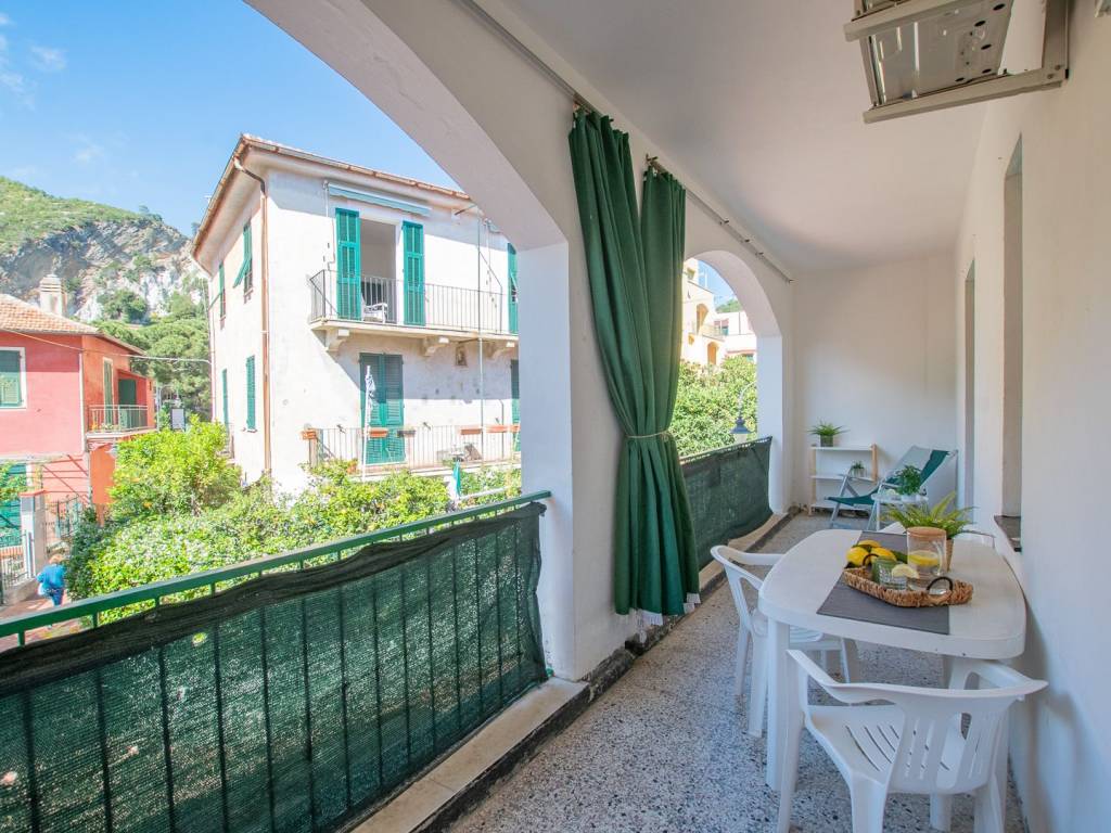 Appartamento a Finale ligure in Via Rio Fontana, 7 - Foto 2