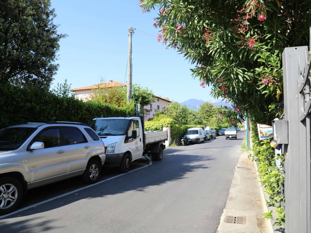 Villa a Forte dei marmi in via Piave 146/e - Foto 4