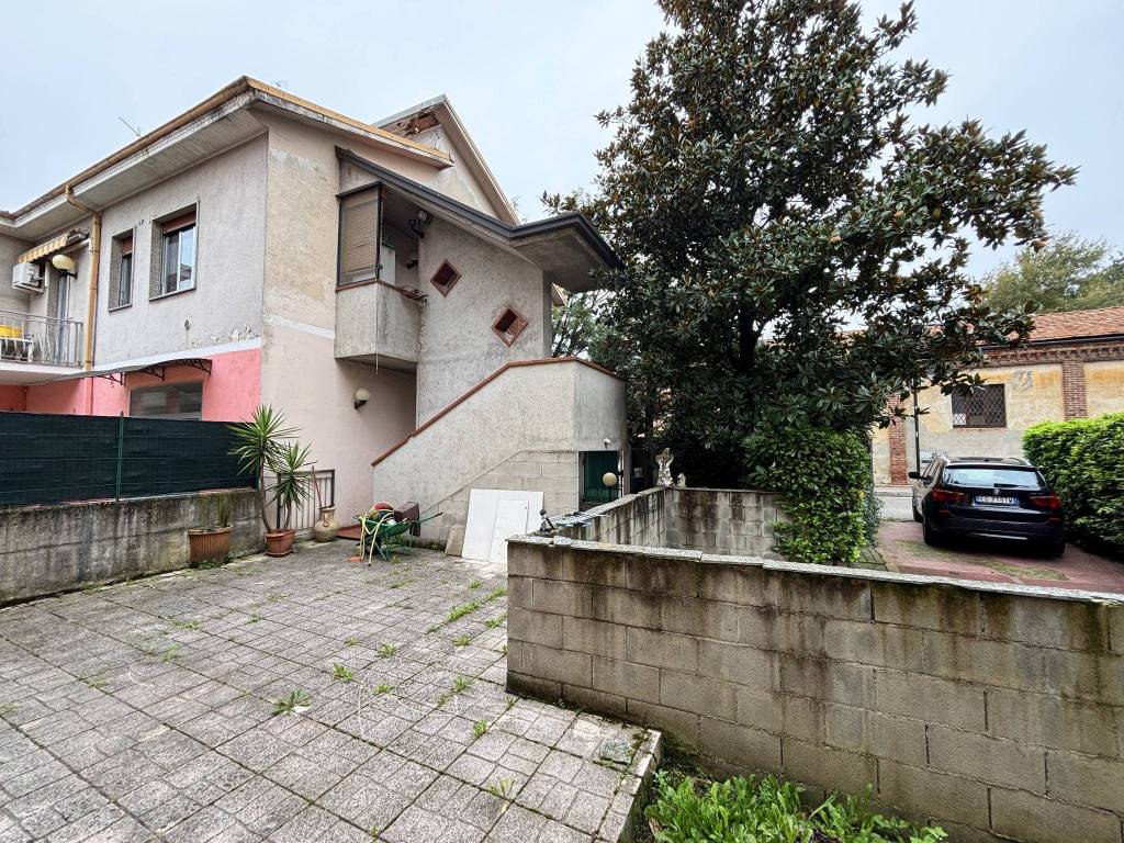 Appartamento a Caronno pertusella in Via Capo Sile, 45 - Foto 2