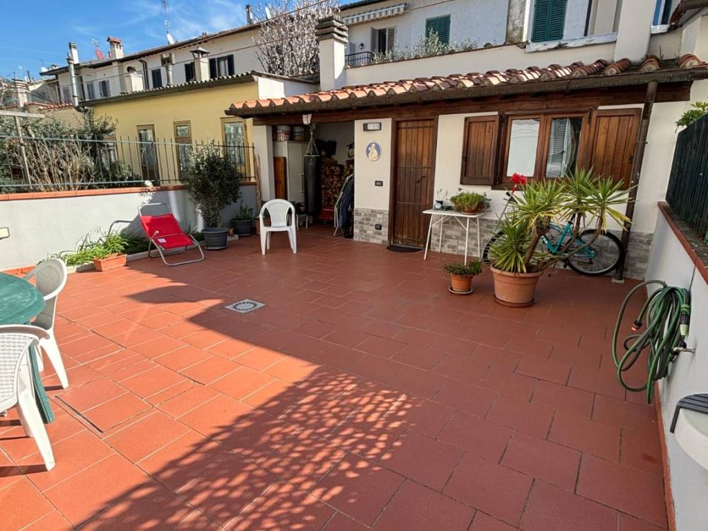 Casa indipendente a Prato in Via del Palco - Foto 2
