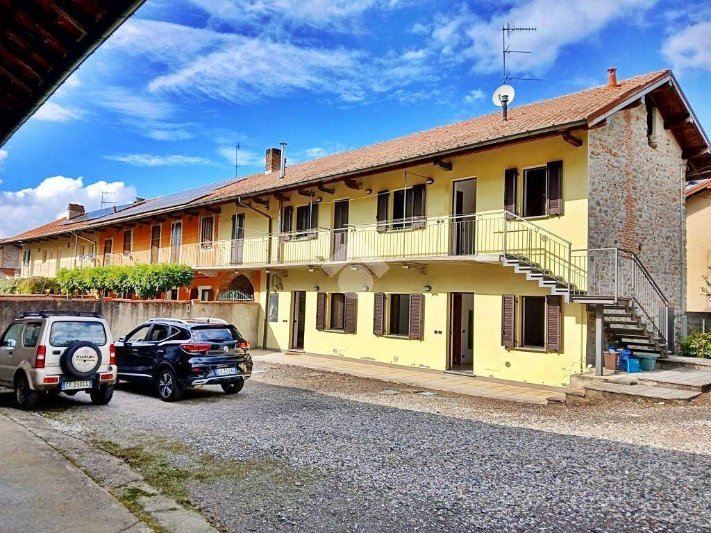 Casa indipendente a Angera in Via Sant'Ambrogio, 2 - Foto 3