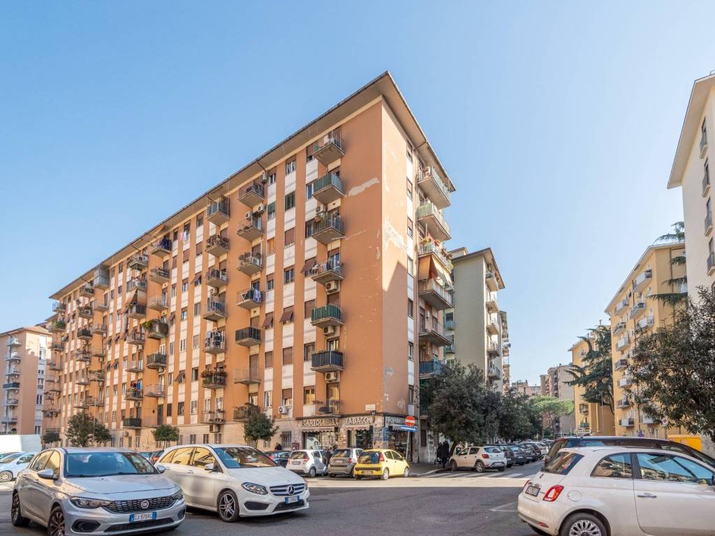 Appartamento a Roma in Via Enrico Mazzoccolo, 8 - Foto 2