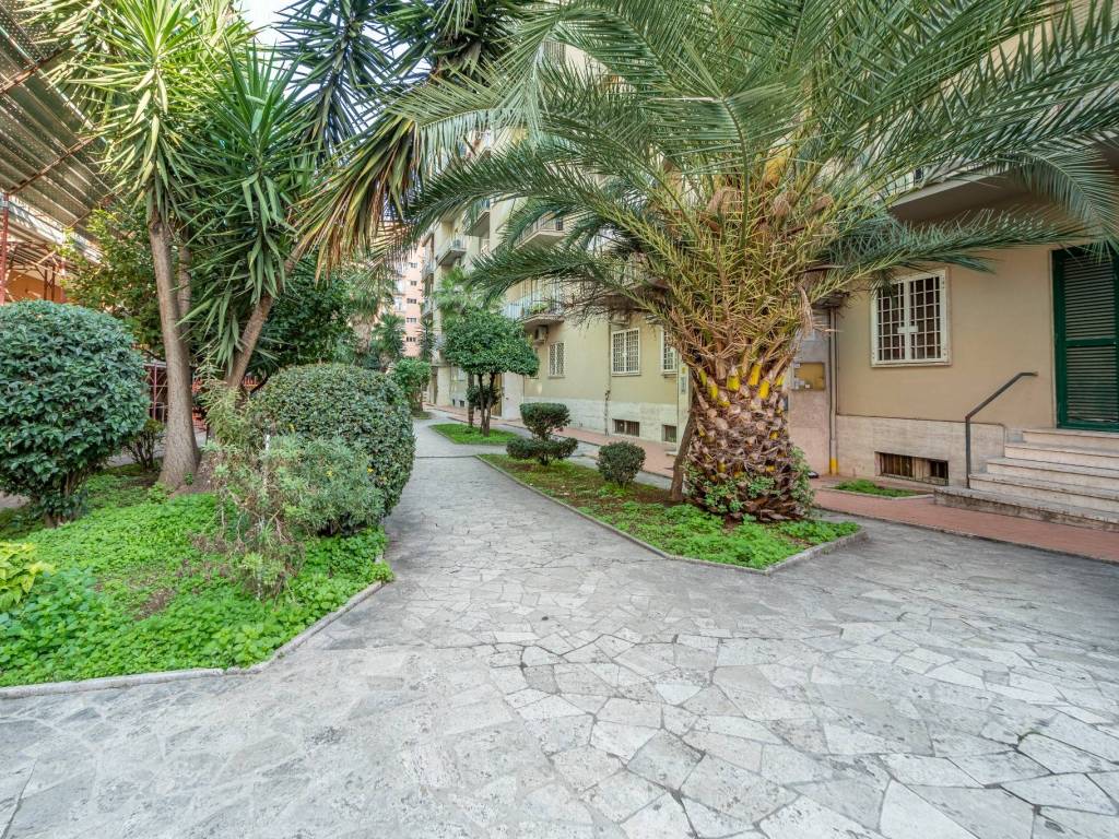 Appartamento a Roma in Via Enrico Mazzoccolo, 8 - Foto 4