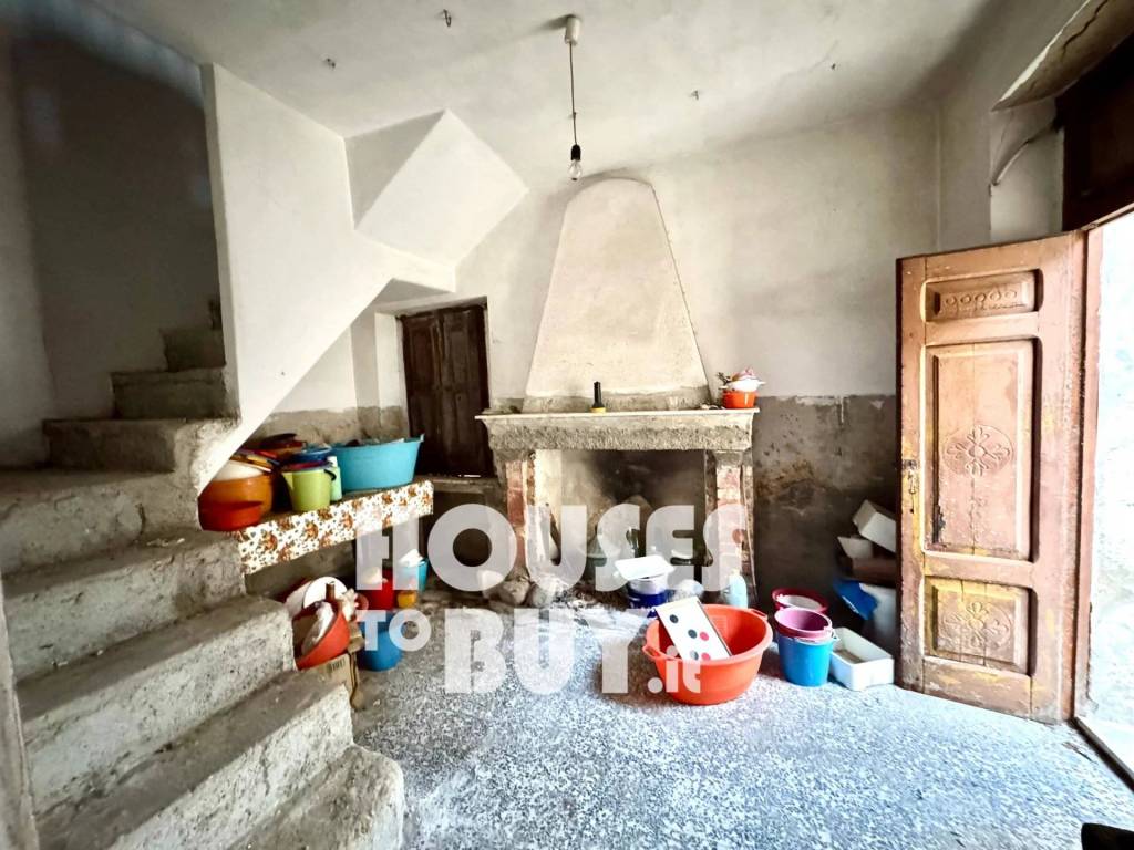 Appartamento a Carfizzi in via Giuseppe Garibaldi, 153. - Foto 2