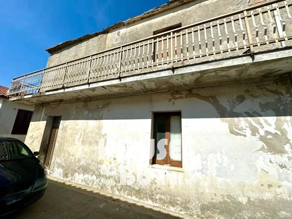 Appartamento a Carfizzi in via Giuseppe Garibaldi, 153. - Foto 5