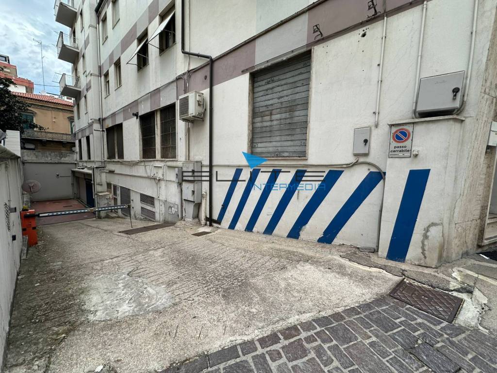 Box / garage a Pescara in Via Caduta Del Forte - Foto 2