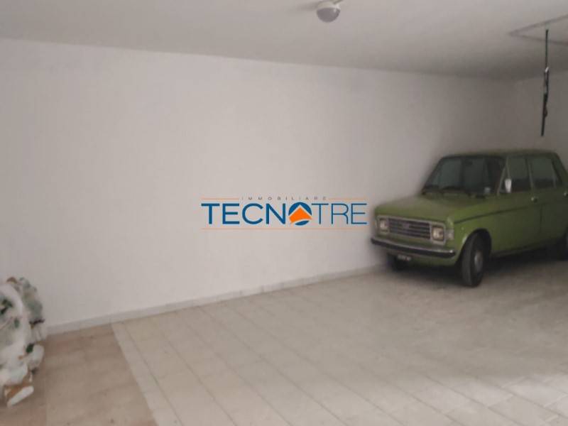Box / garage a Martinsicuro in Via Verona, 26 - Foto 2