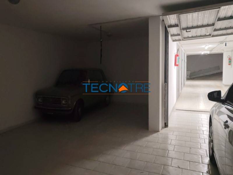 Box / garage a Martinsicuro in Via Verona, 26 - Foto 3