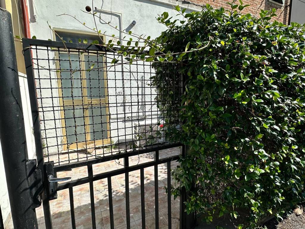 Appartamento a Ferrara in Via Andrea Bolzoni, 21 - Foto 2