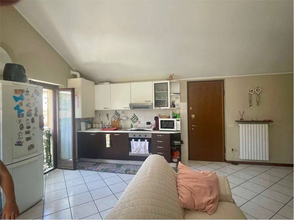 Appartamento a Carugo in Via Cesare Battisti, 9 - Foto 3
