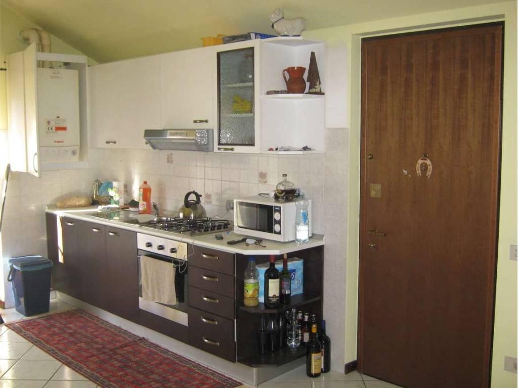 Appartamento a Carugo in Via Cesare Battisti, 9 - Foto 4