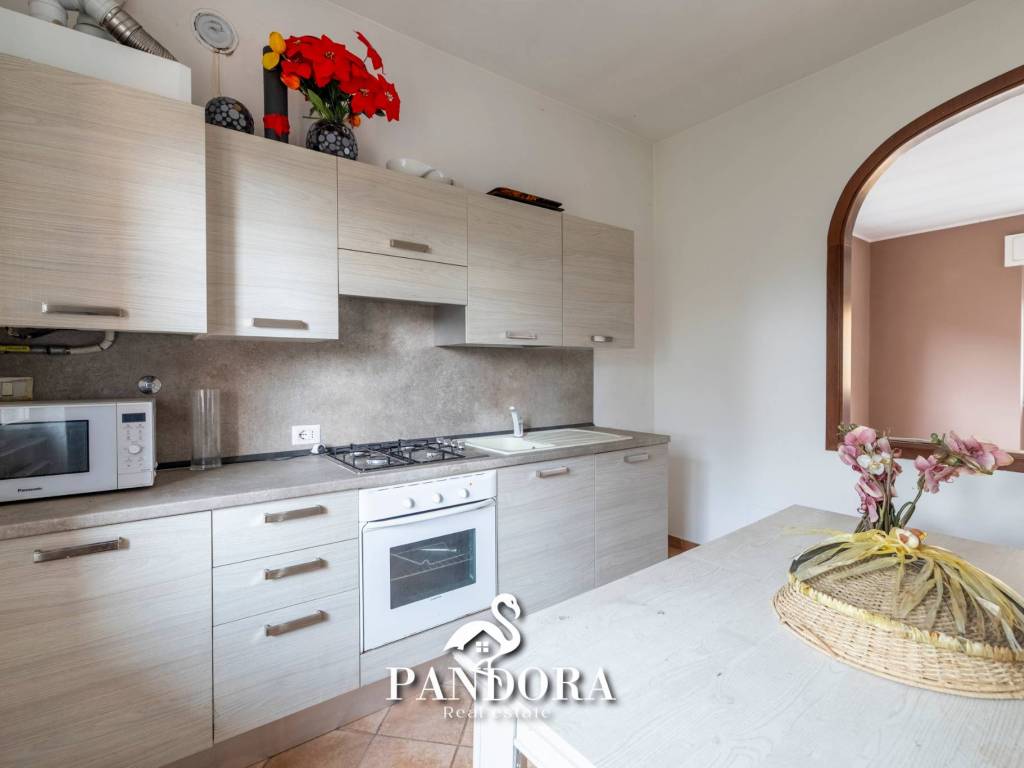 Appartamento a Angera in via varesina , 34 - Foto 2
