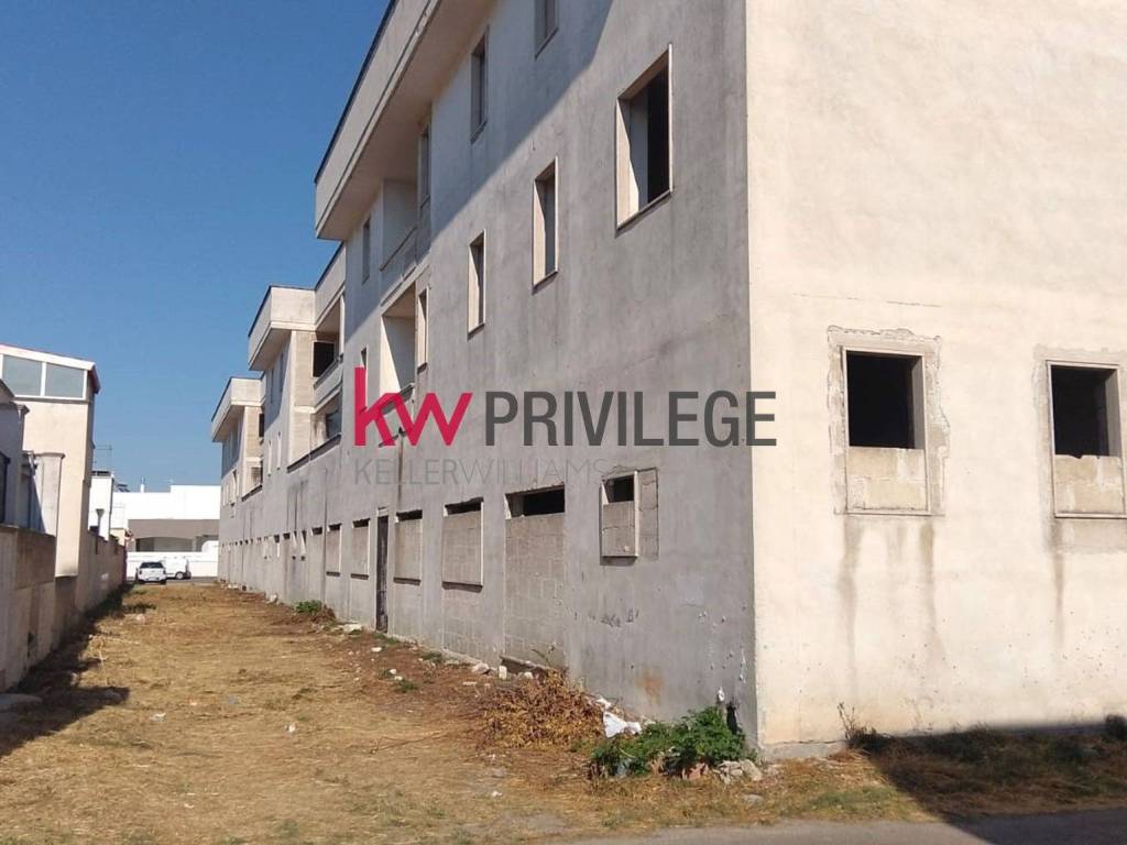 Palazzo / stabile a Salice salentino in Via Pietro Nenni - Foto 2