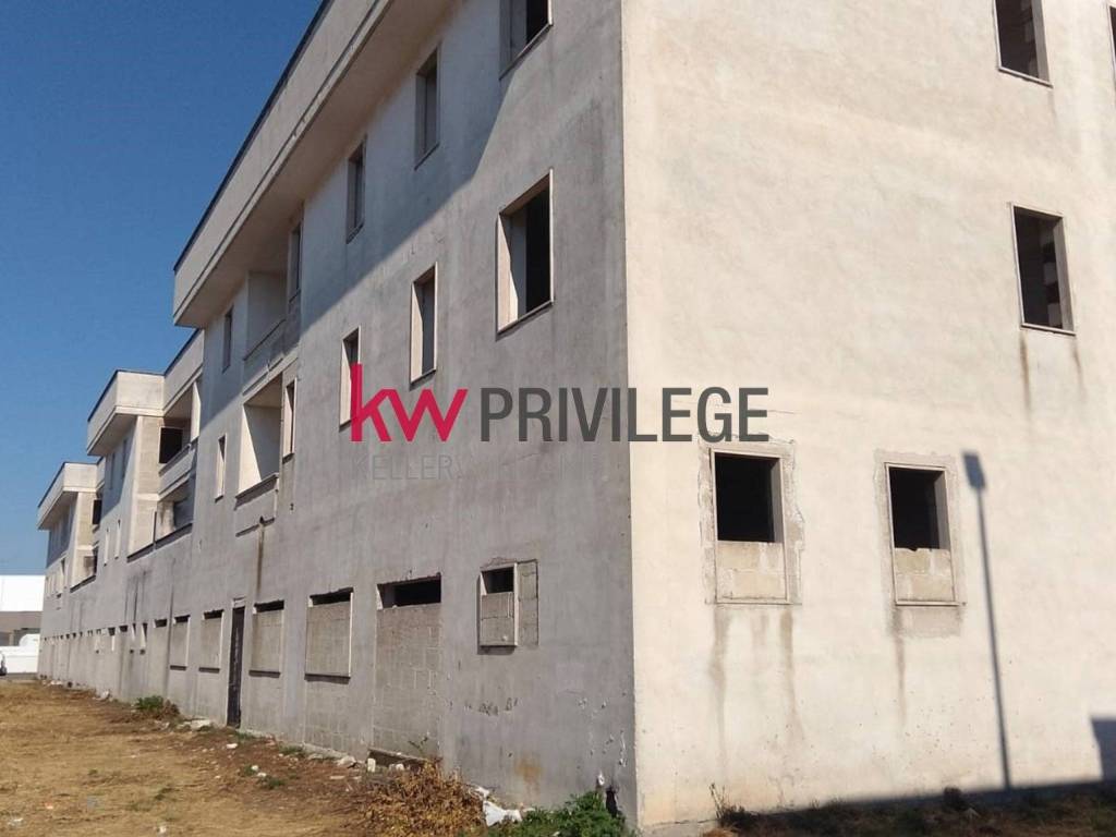 Palazzo / stabile a Salice salentino in Via Pietro Nenni - Foto 3
