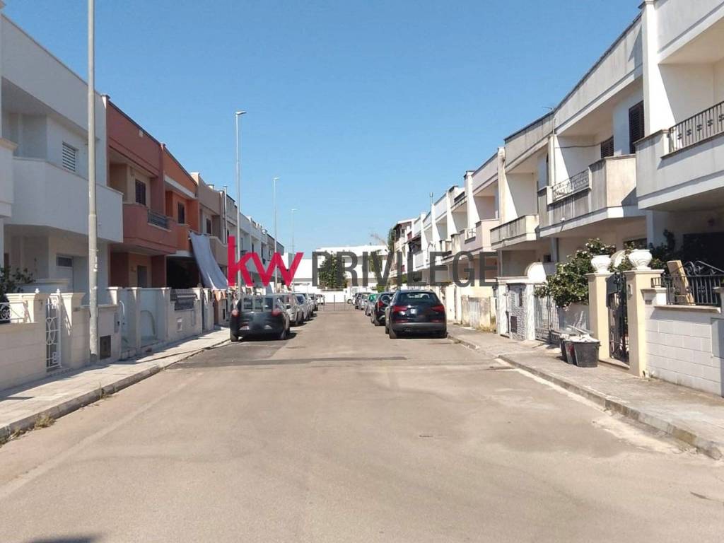 Palazzo / stabile a Salice salentino in Via Pietro Nenni - Foto 4