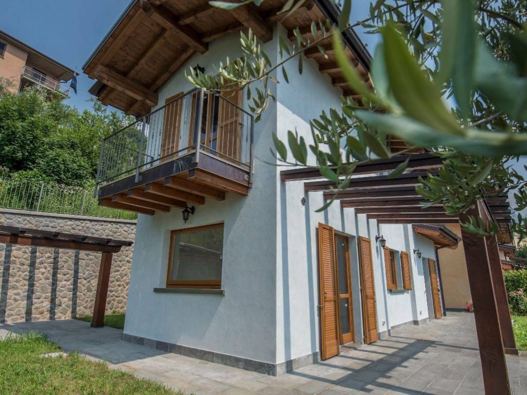 Villa a Costa volpino in Via San Gottardo, 25 - Foto 2