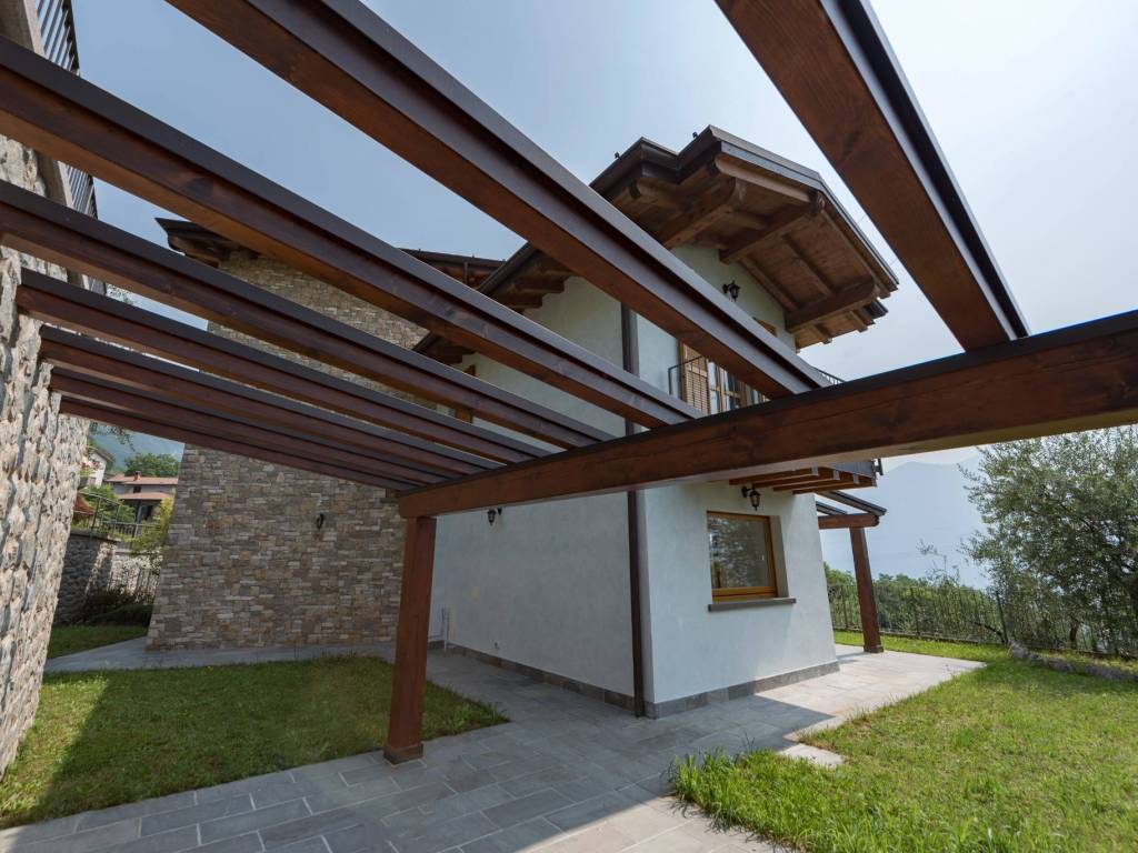 Villa a Costa volpino in Via San Gottardo, 25 - Foto 3