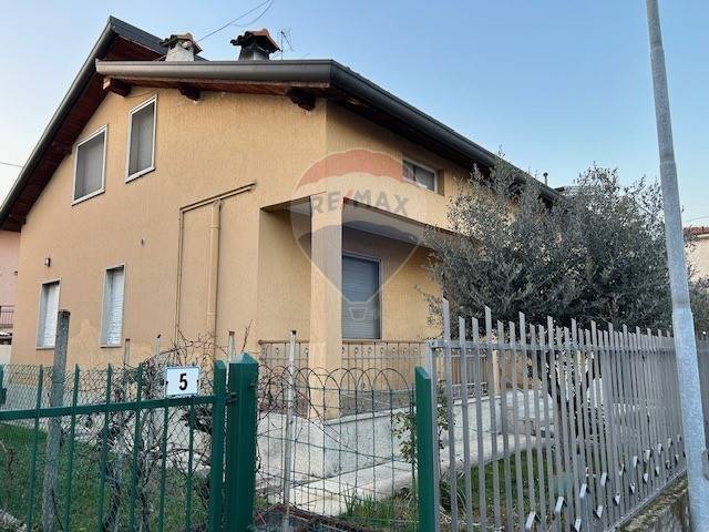 Villa a Brembate in Via Tolstoj, 7 - Foto 2