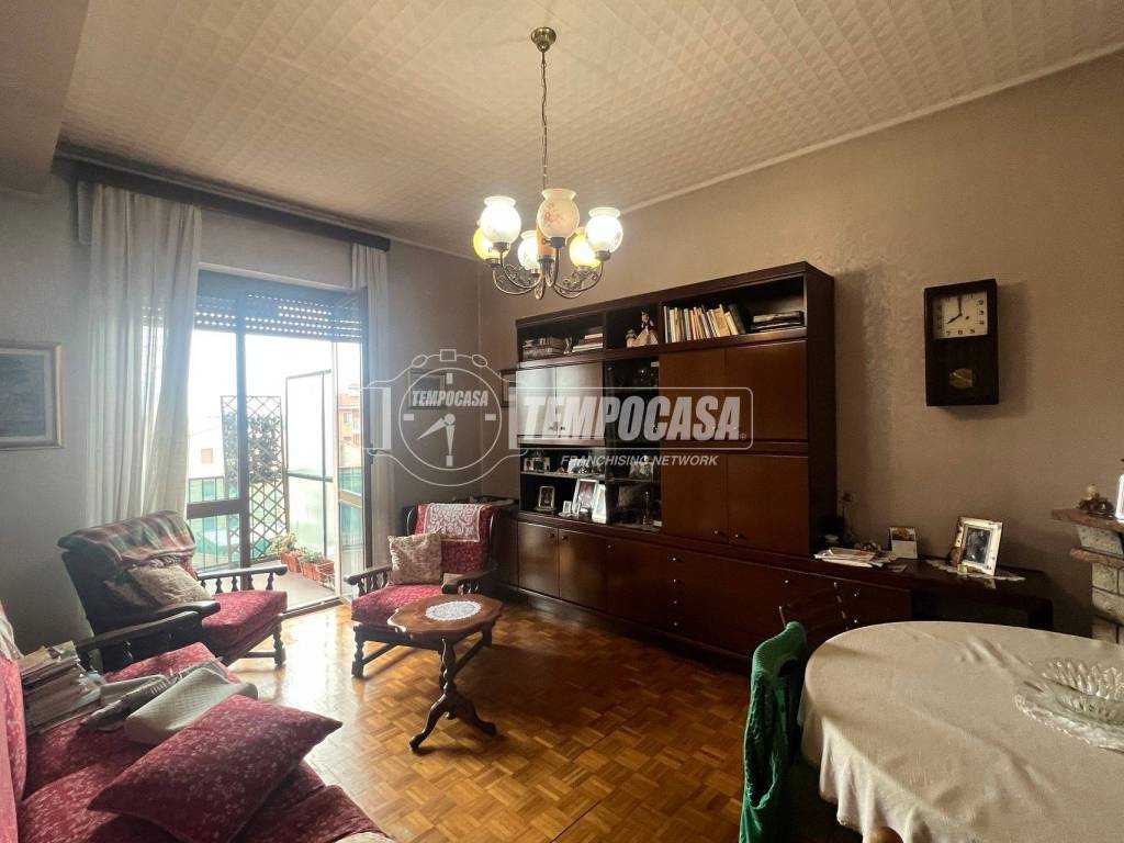 Appartamento a Merate in Viale Giuseppe Verdi 26 - Foto 2