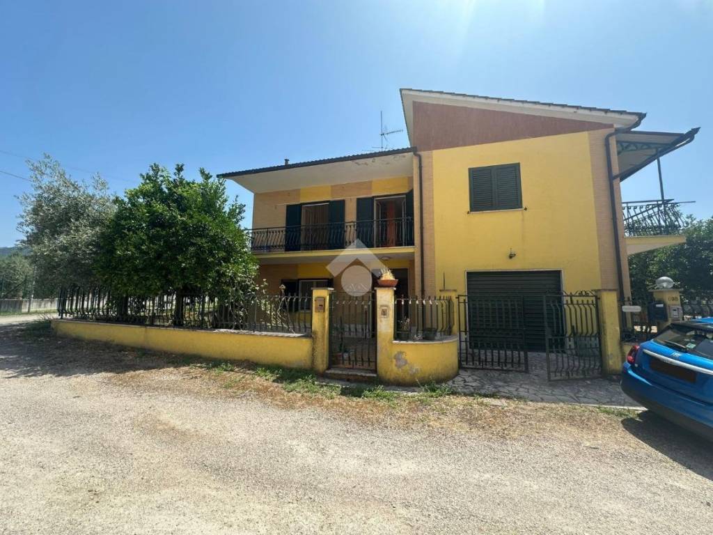 Casa indipendente a Sant'elia fiumerapido in Via Chiusanova, 544 - Foto 2