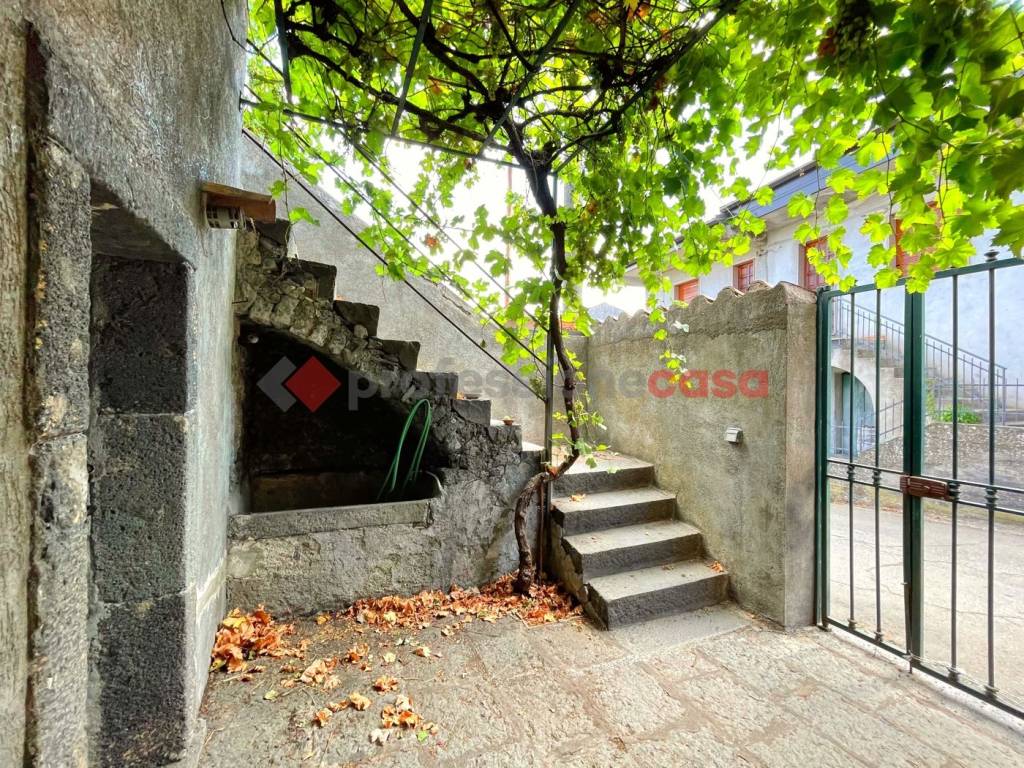 Casa indipendente a Castiglione di sicilia in Via Mongibello, 2 - Foto 2