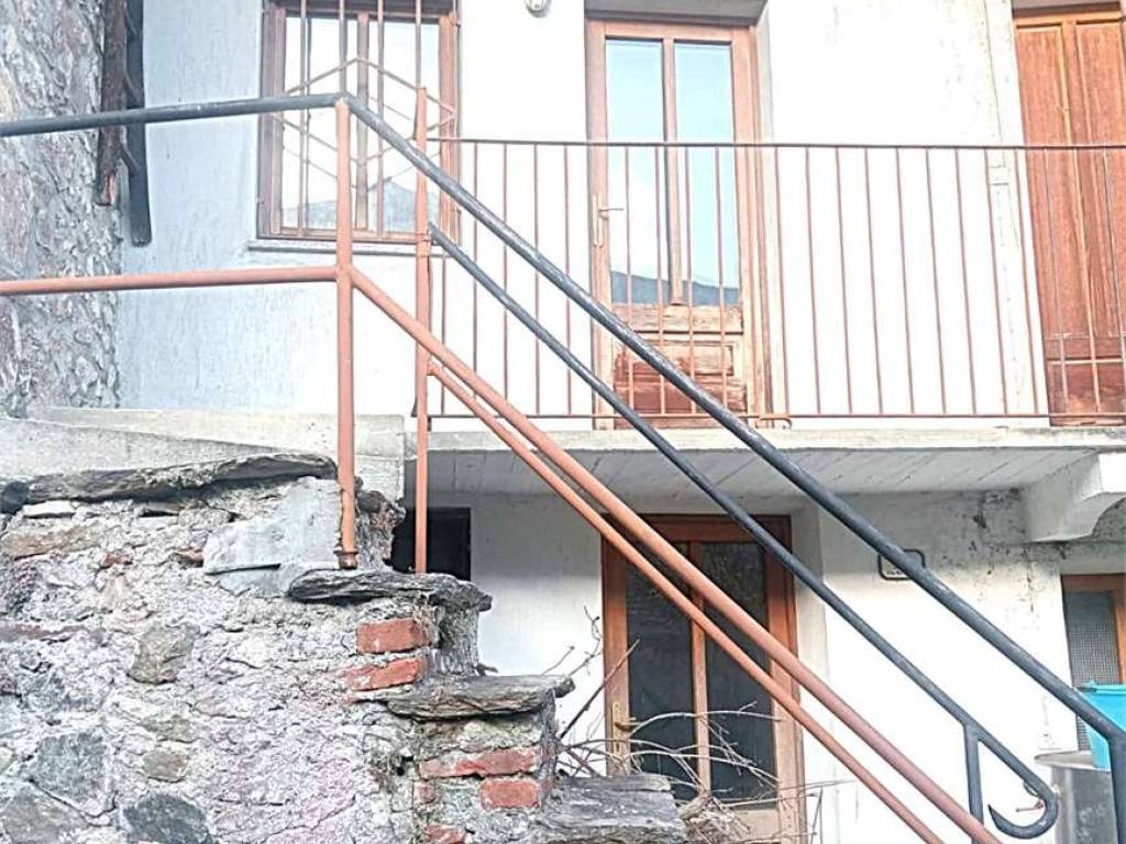 Casa indipendente a Donnas in via Rovarey - Foto 2