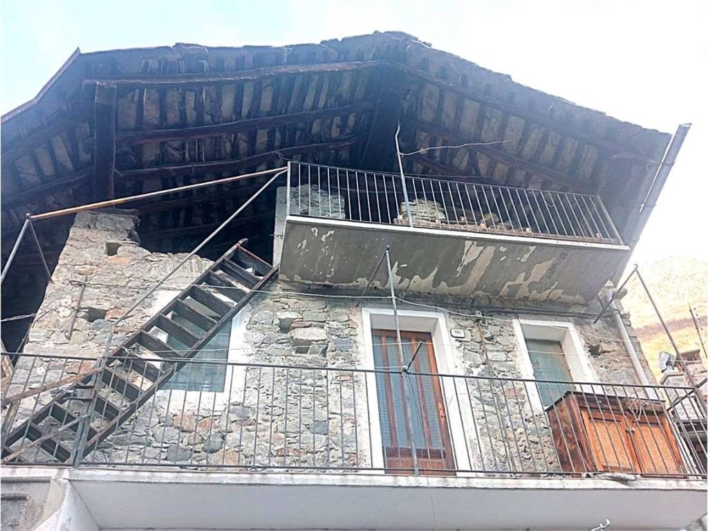 Casa indipendente a Donnas in via Rovarey - Foto 3