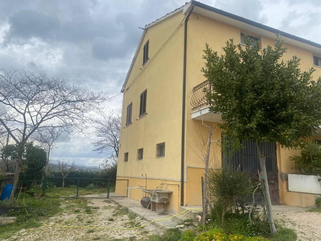 Casa indipendente a Falerone in Contrada Varano, 11 - Foto 3