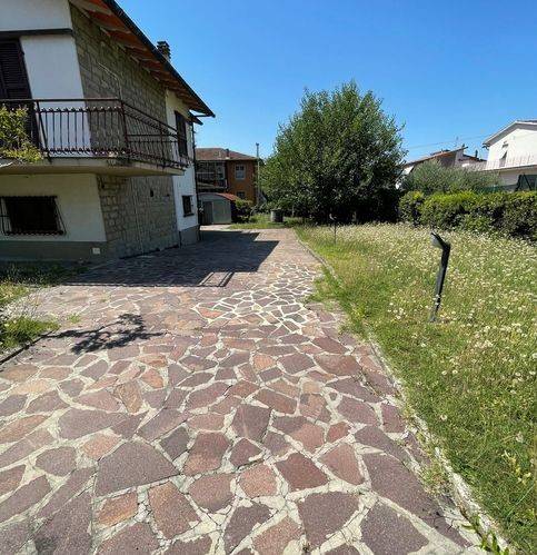 Villa a Montemurlo in Via Leon Battista Alberti - Foto 3