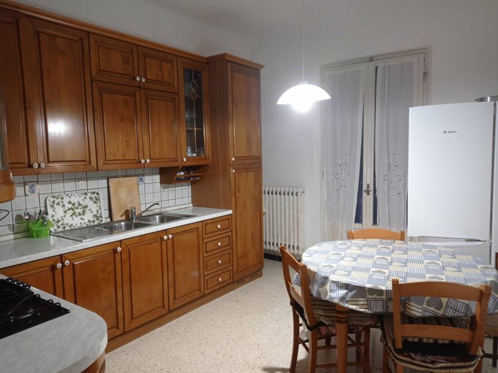 Palazzo / stabile a Fermo in Viale Nicola Ciccolungo, 61 - Foto 2