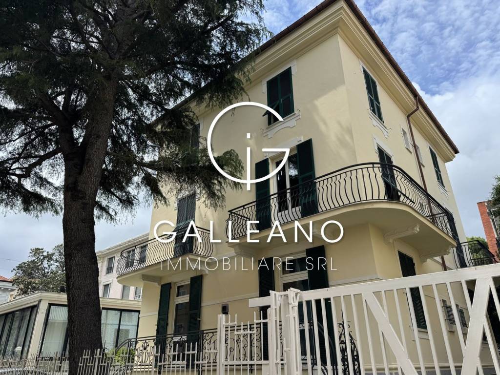 Palazzo / stabile a Varazze in Via Villa Grande, 1 - Foto 2