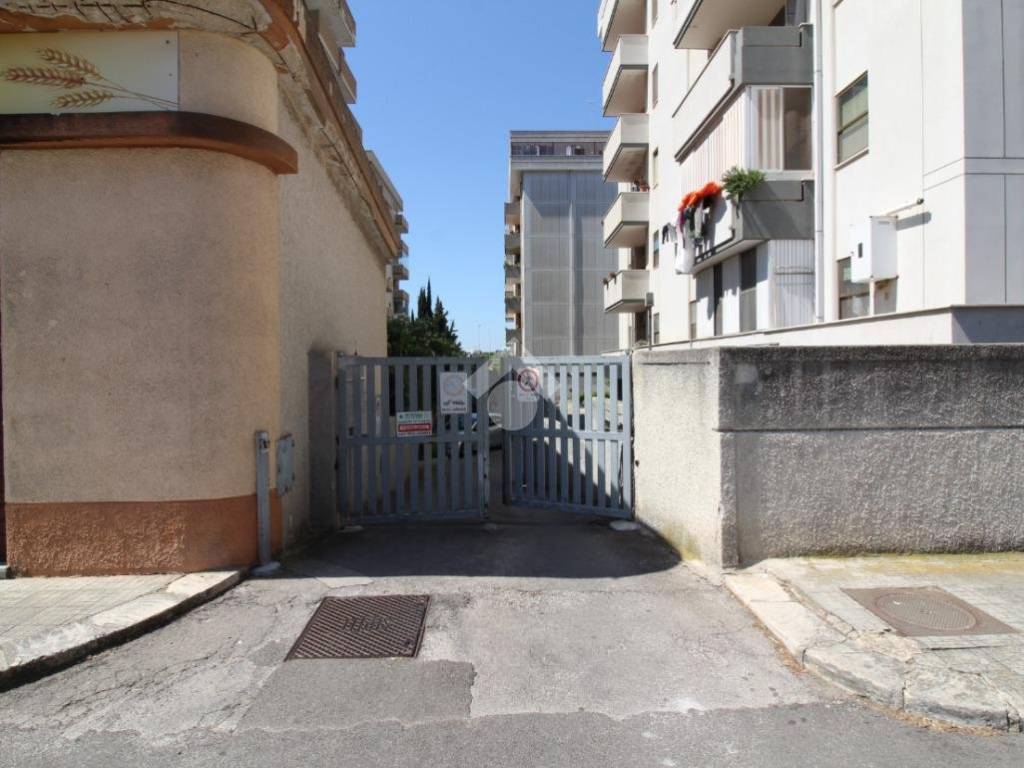 Box / garage a Brindisi in Via Cinque Giornate, 5 - Foto 4