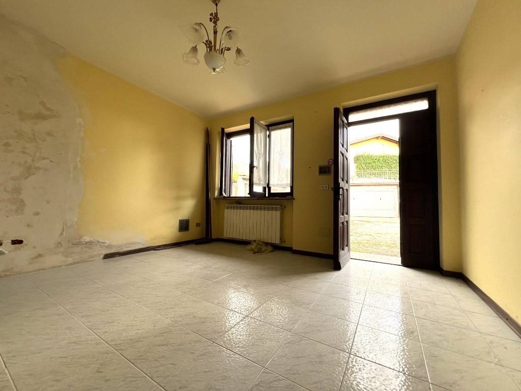 Casa indipendente a Besozzo in Via Stocchetti, 13 - Foto 2