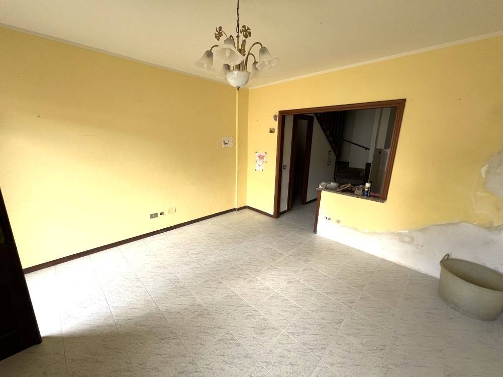 Casa indipendente a Besozzo in Via Stocchetti, 13 - Foto 3