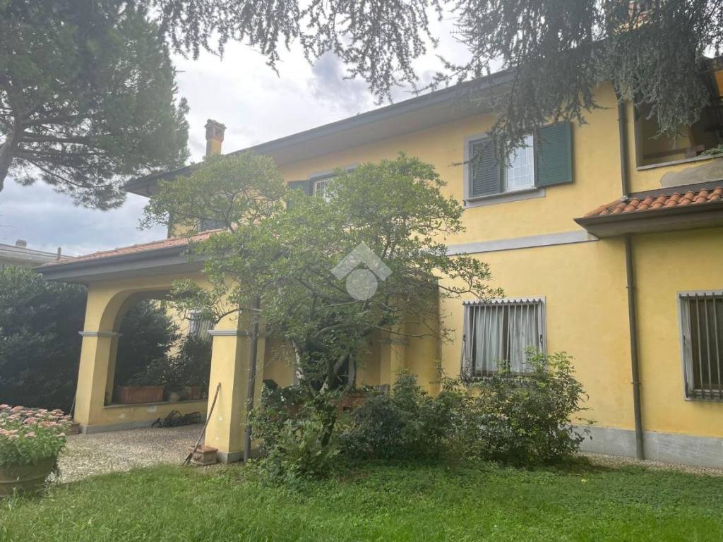 Villa a Cardano al campo in Via milano, 16 - Foto 2