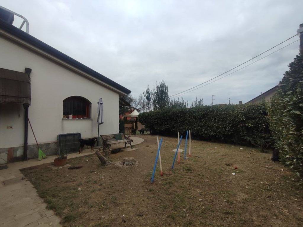 Villa a Castelnuovo magra in Via Salicello S.N.C. - Foto 2