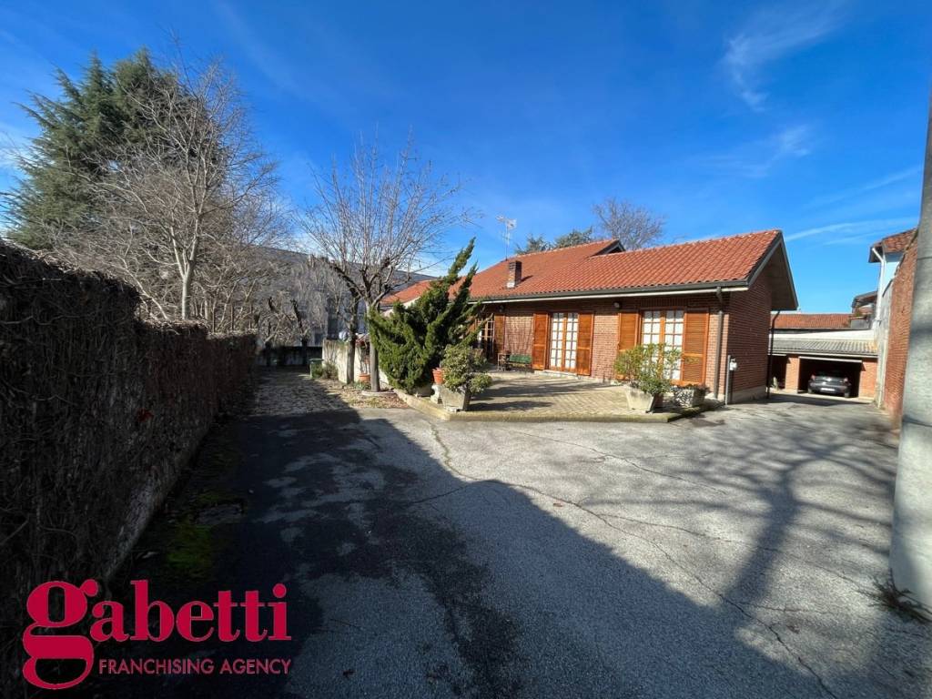 Casa indipendente a Bra in Viale Madonna dei Fiori - Foto 2