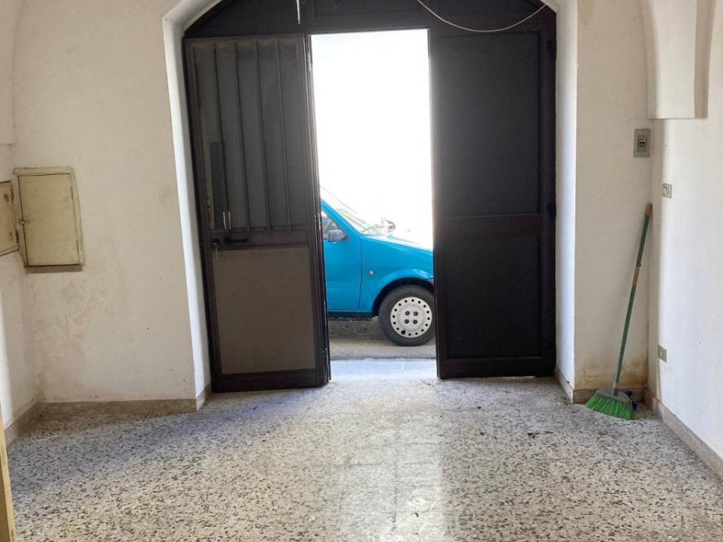 Casa indipendente a Ceglie messapica in Via Caracciolo - Foto 3
