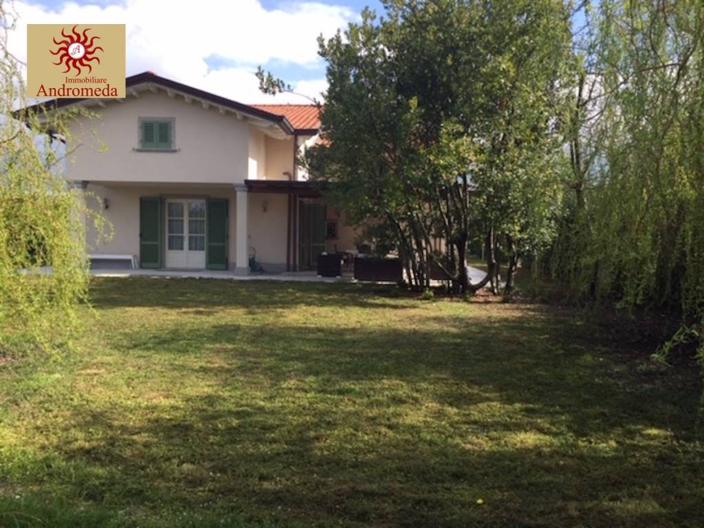 Villa a Forte dei marmi in Via della Barbiera - Foto 2