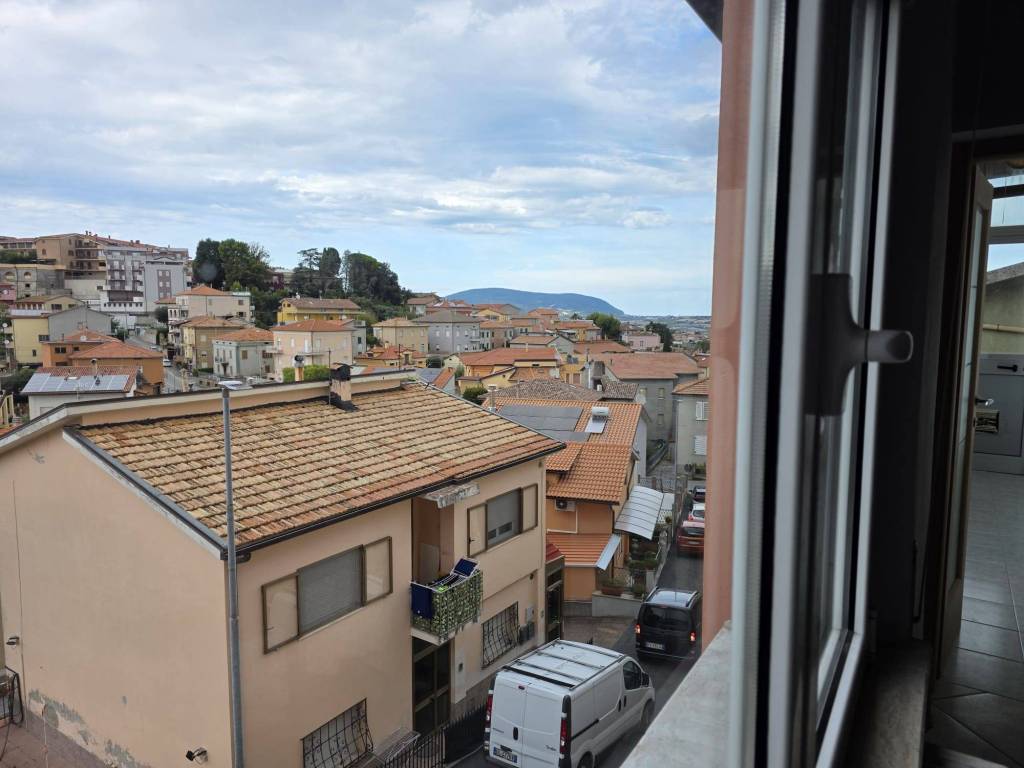 Appartamento a Castelfidardo in Via Francesco Petrarca - Foto 2