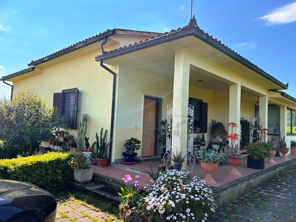 Villa a Vetralla in Via Palmiro Togliatti, 14 - Foto 2