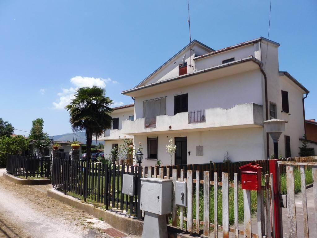 Villa a Ceccano in Via Cantinella - Foto 2