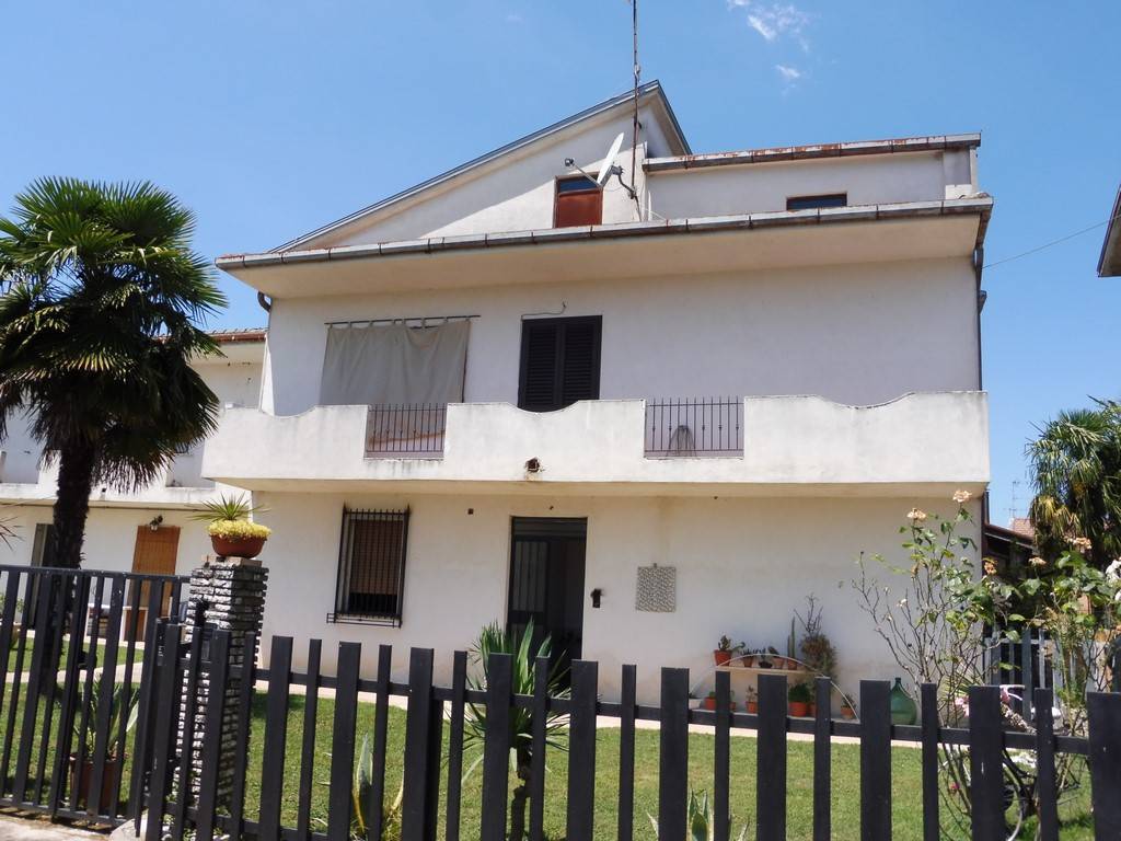 Villa a Ceccano in Via Cantinella - Foto 3