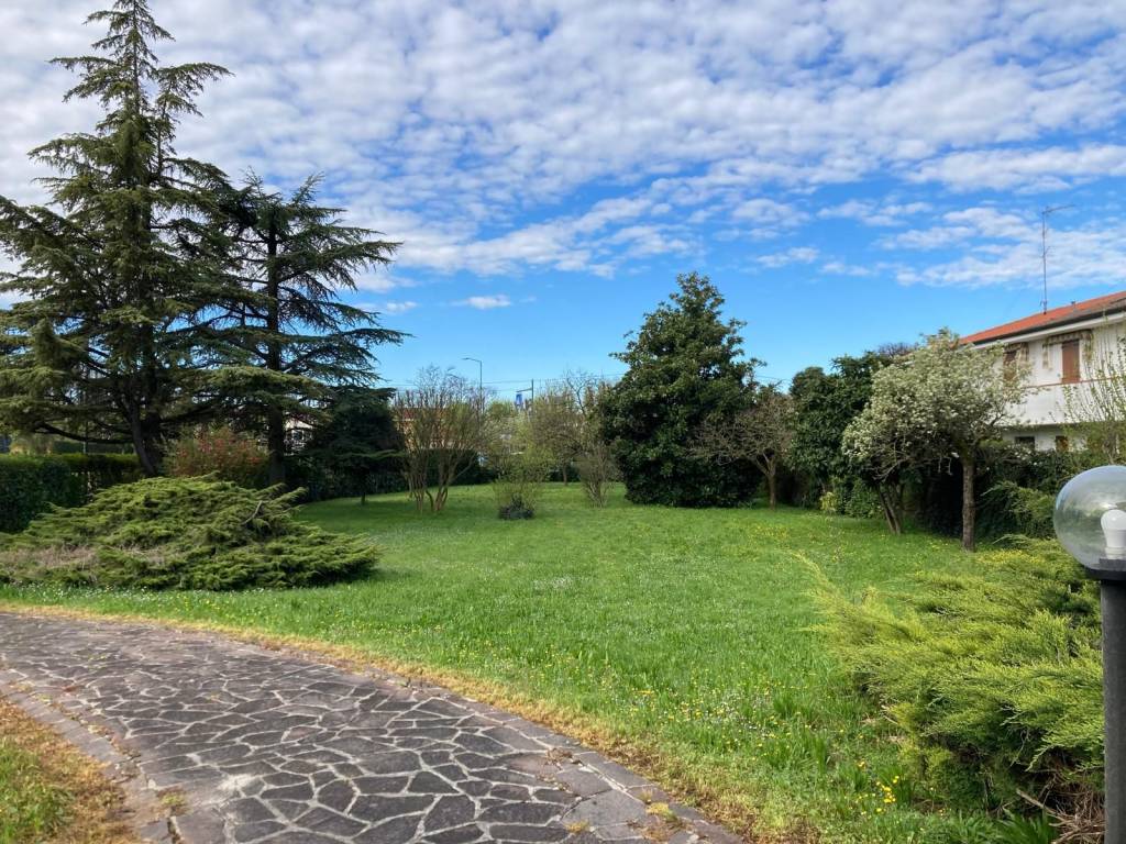 Villa a Mantova in Strada Dosso del Corso, 26 - Foto 3