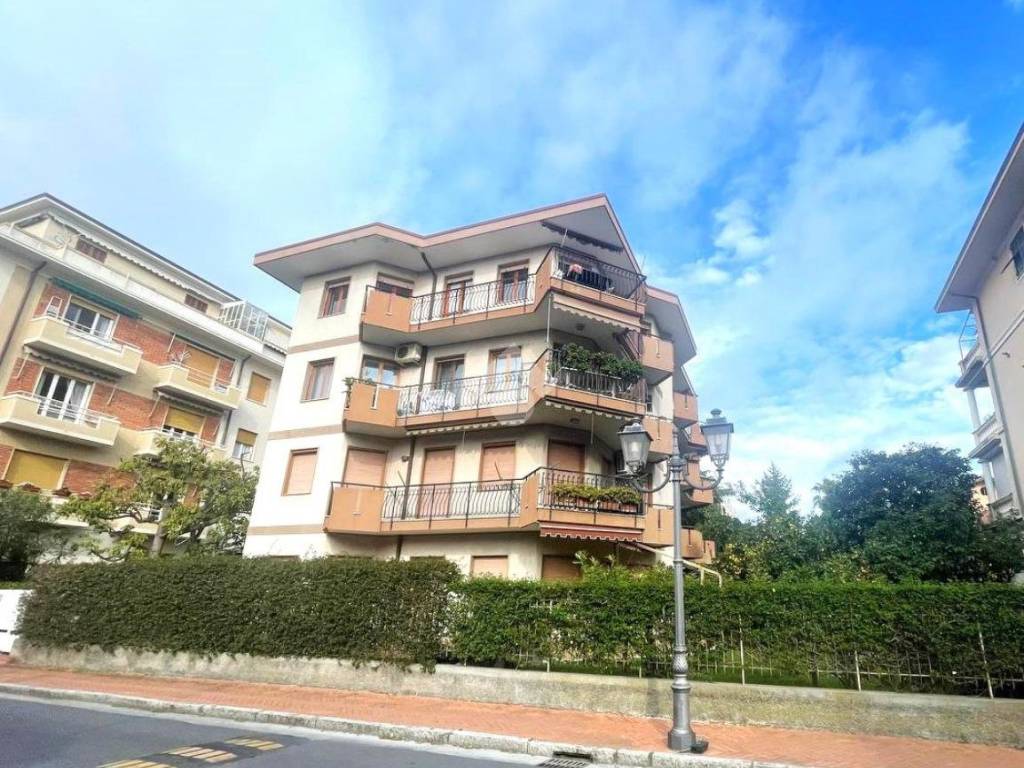 Appartamento a Bordighera in Via i° maggio, 56 - Foto 2